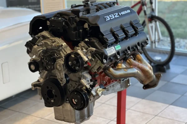 Mopar 6.4L Hemi V8 Crate Engine